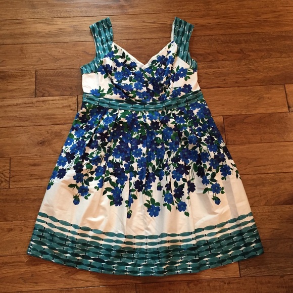 Adrianna Papell Dresses & Skirts - Adrianna Papell Floral Dress